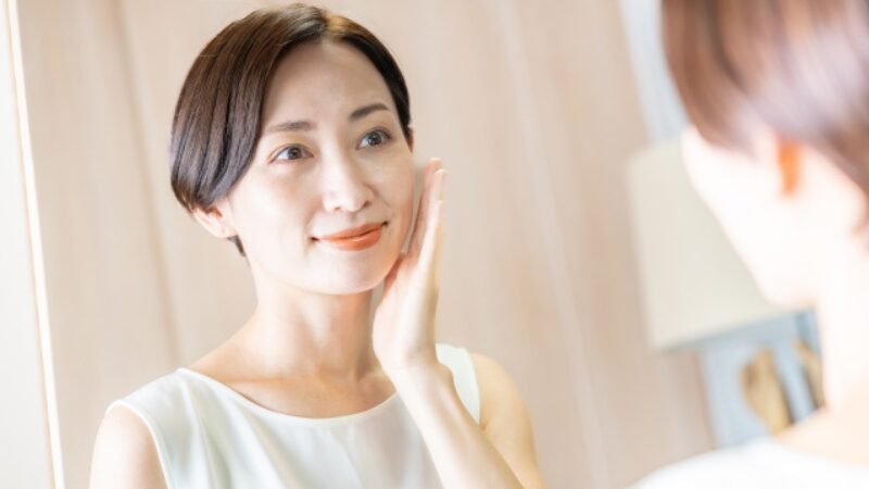 2025年秋のベースメイク後のしっとりセミマット肌仕上げのイメージ