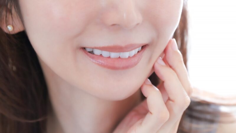2025年秋のチーク＆リップメイクに合うシックなのに華やかなイメージ
