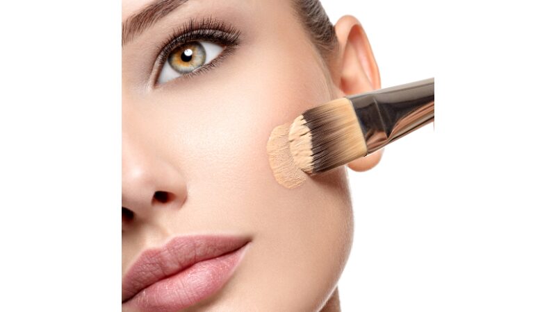 ファンデーションブラシでブラシでつけると毛穴レス肌に仕上がります