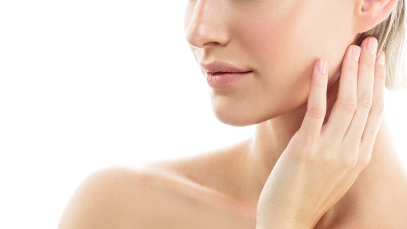 ハリのある大人女性の美肌イメージ