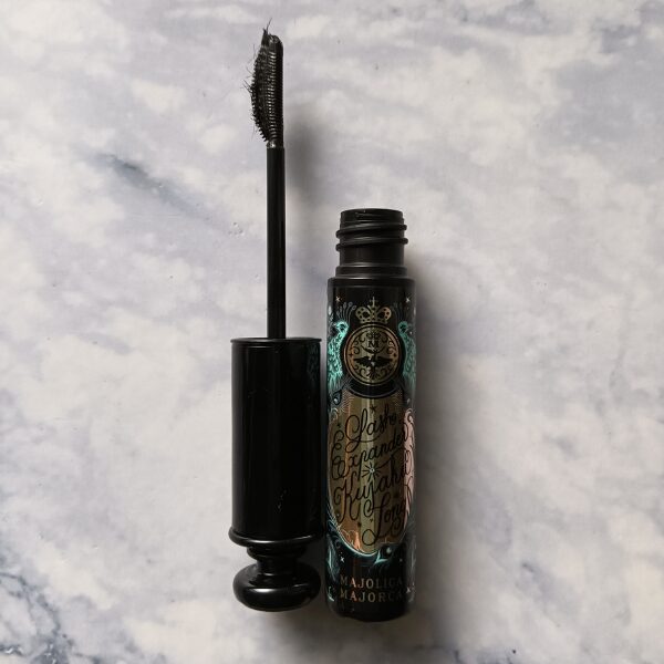 資生堂 MAJOLICA MAJORCA「ラッシュエキスパンダー 孔雀ロング BK999」の、繊維入りがしっかり入っているのがわかる私物画像