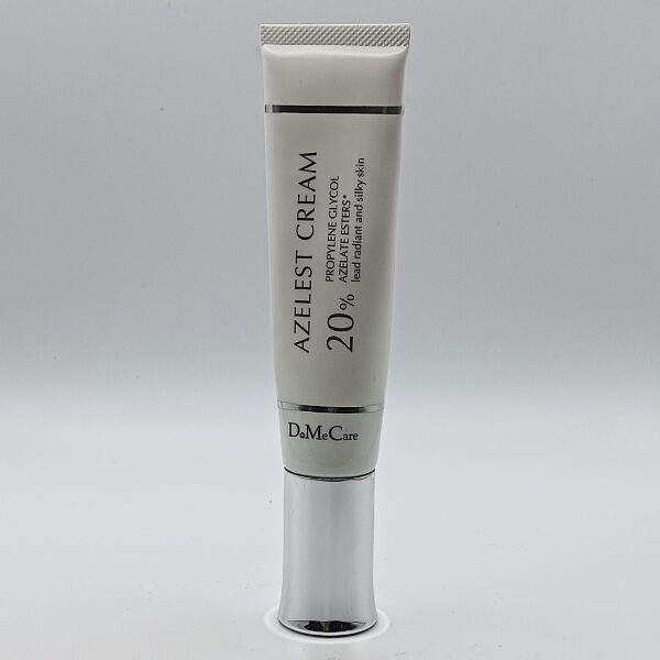 DoMeCare「アゼレストクリーム」の実際使用中の商品画像