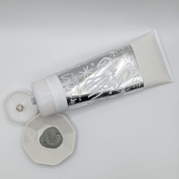 エレクトーレ「ミネラルオーレ フェイストリートメント」を実際に出したテクスチャー（無加工）