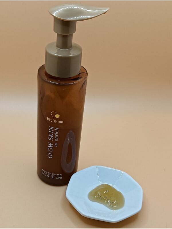 提供いただいたピリモ「バブルクレンジングジェル」の実際使用中の商品画像と実際に出したテクスチャー(無加工)