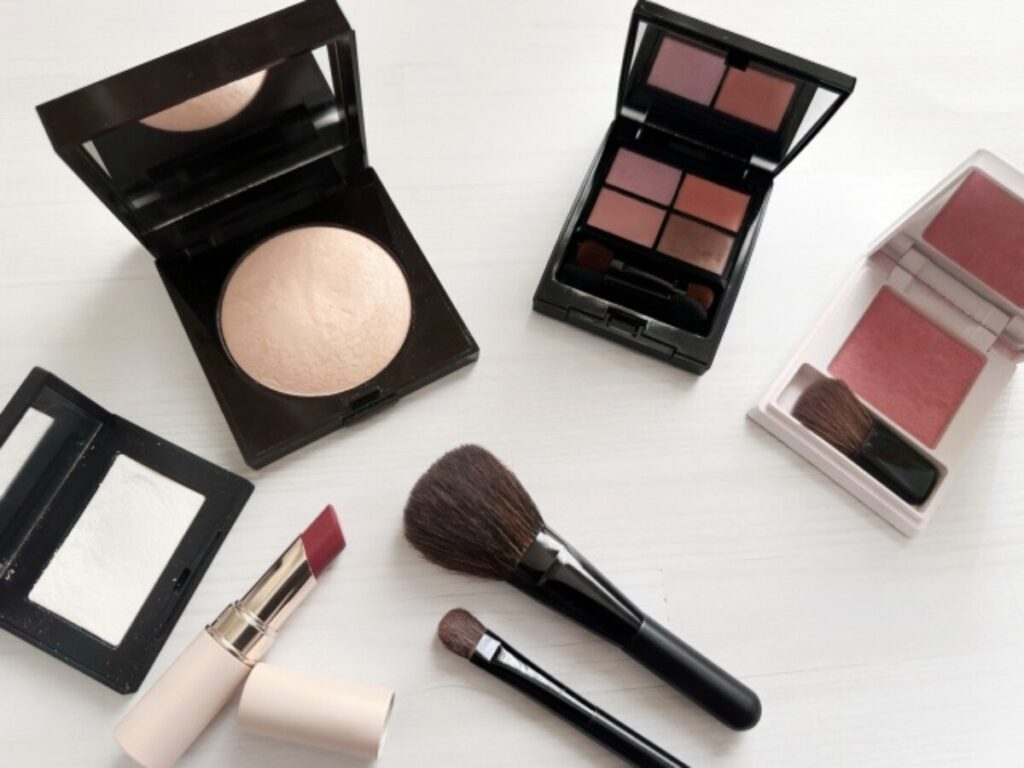 2026夏のトレンド「HOT ICE」に仕上げるアイテムのイメージ画像